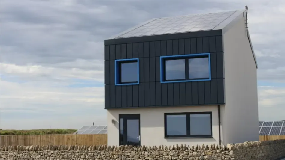 UK's first 'smart' carbon positive house